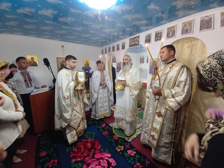 Slujbă arhierească la Parohia Briceni