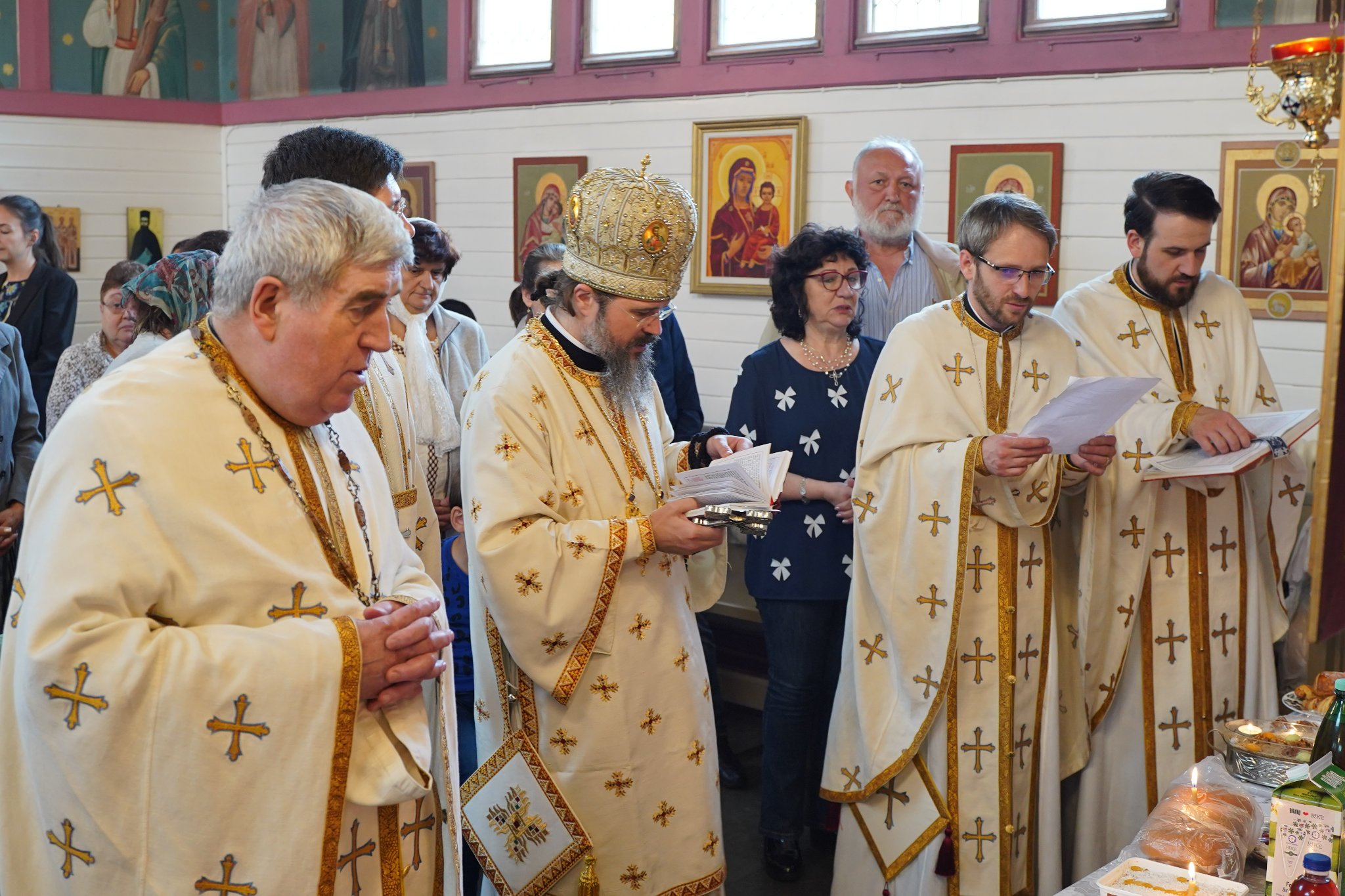 (Foto) Sfinții Împărați Constantin și Elena, cinstiți în Parohia românească din Göteborg