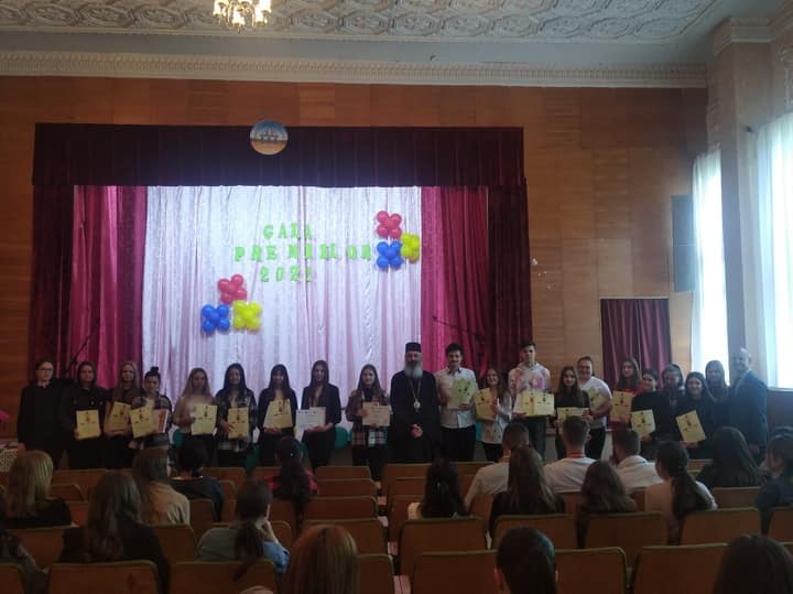 PS Antonie a înmânat diplome elevilor Colegiului de Industrie Ușoară din Bălți
