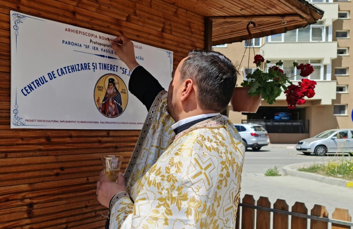 Centrul catehetic al Parohiei „Sfântul Vasile cel Mare” din Bacău a fost sfințit