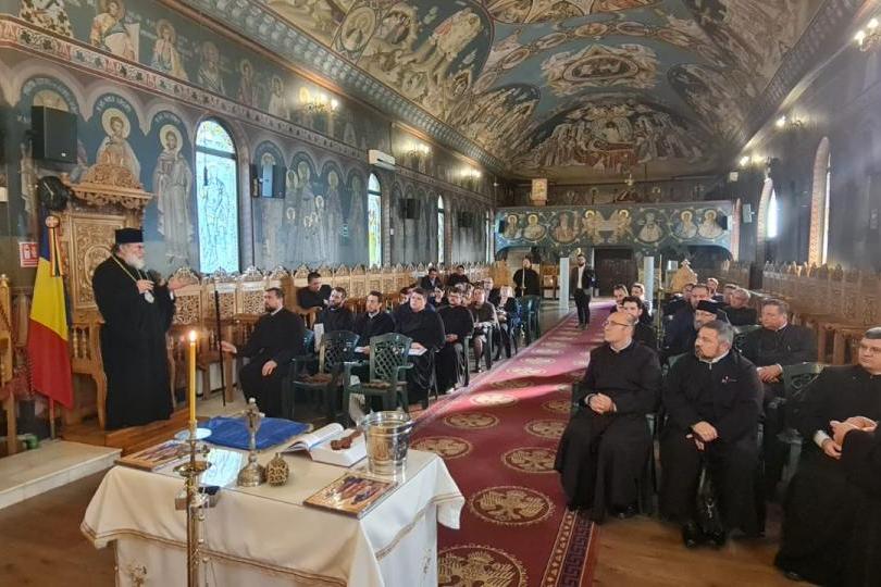 Simpozion dedicat Sfinților Isihaști Români, la Bacău