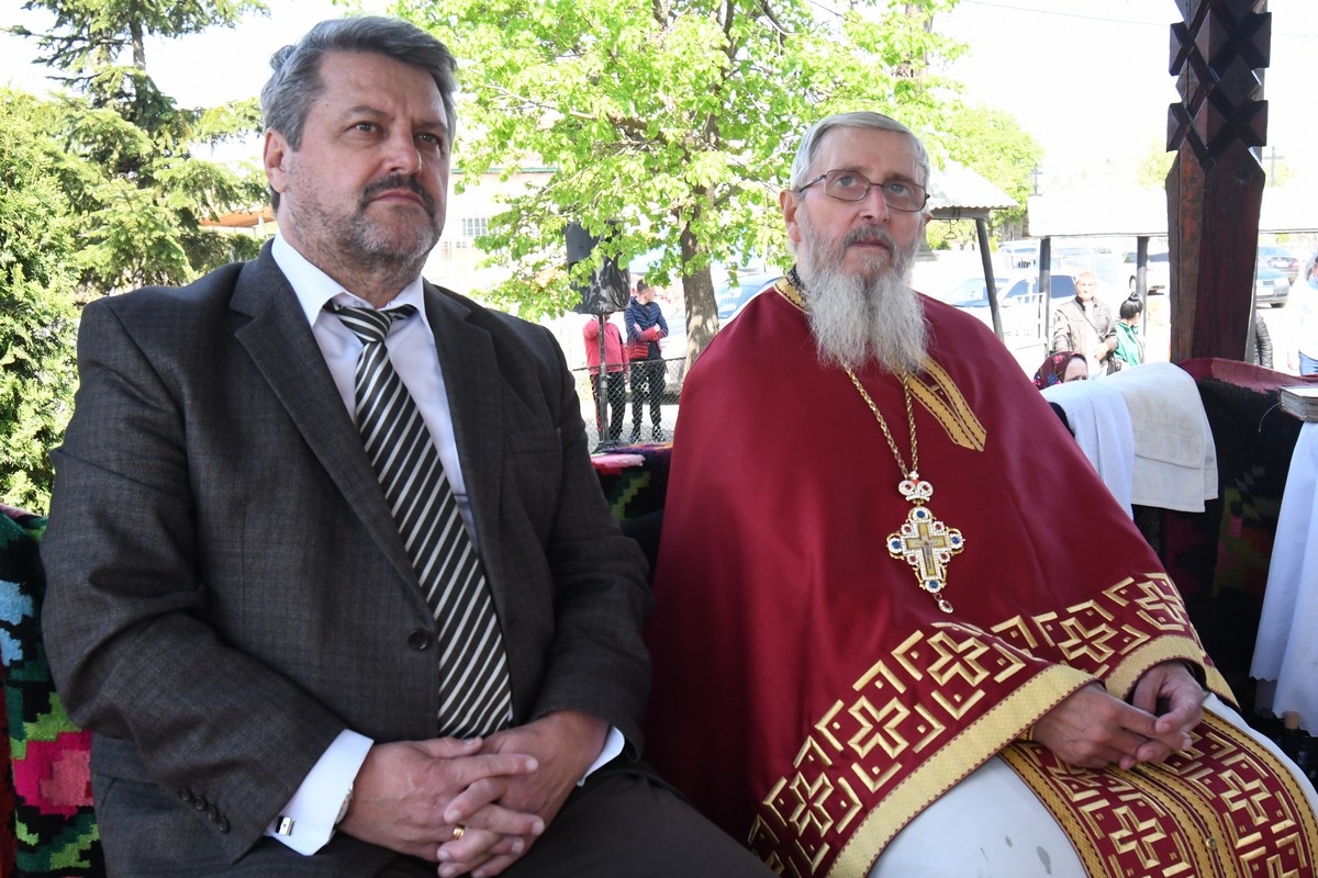 Fiii satului Andrieșeni s-au rugat la mormintele celor dragi, în Duminica Tomii