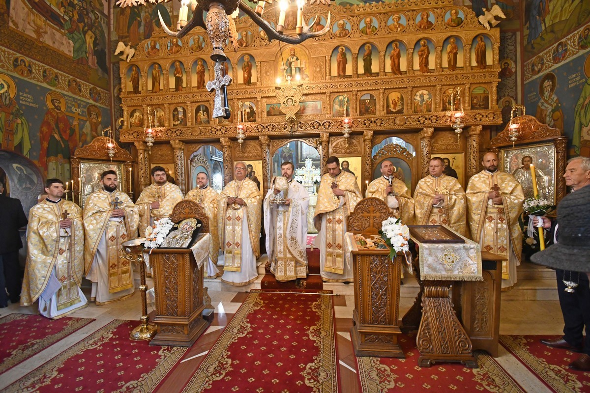 Hramul Bisericii „Sfinţii Împăraţi Constantin şi Elena” din Gura Humorului