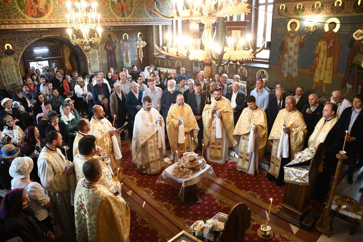 Foto: Constantin Ciofu Hramul Bisericii „Sfinţii Împăraţi Constantin şi Elena” din Gura Humorului
