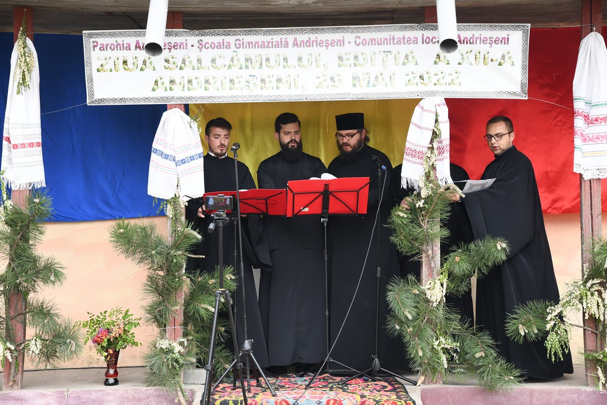 Manifestări religioase şi culturale de Ziua Salcâmului, la Andrieşeni