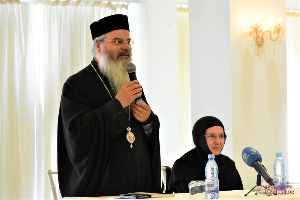 Foto: episcopiahusilor.ro În Episcopia Hușilor a avut loc a II-a ediție a Întâlnirii tuturor doamnelor preotese din Eparhie