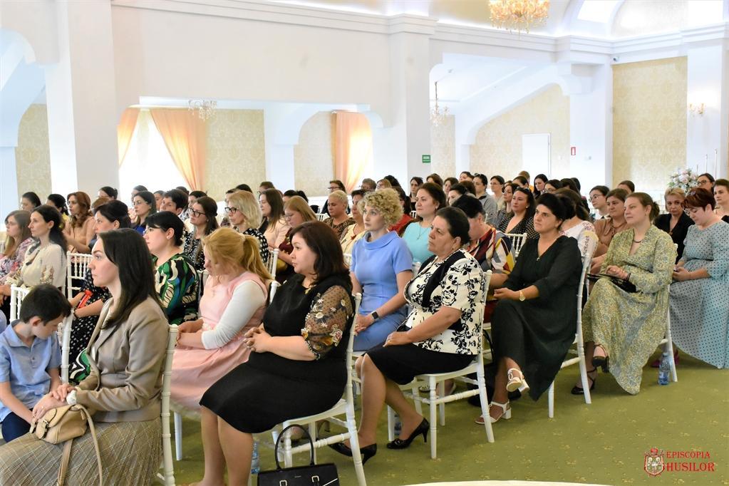 În Episcopia Hușilor a avut loc a II-a ediție a Întâlnirii tuturor doamnelor preotese din Eparhie