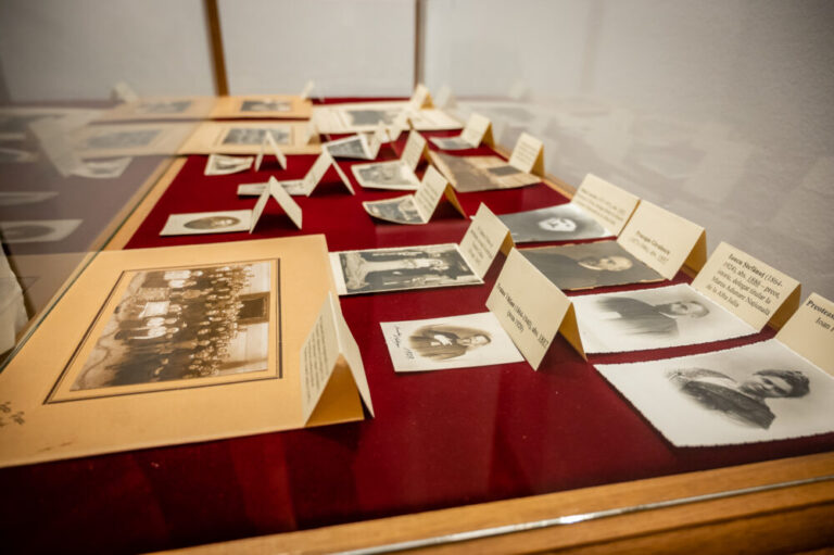 Expoziție documentară dedicată Bicentenarului Teologiei arădene