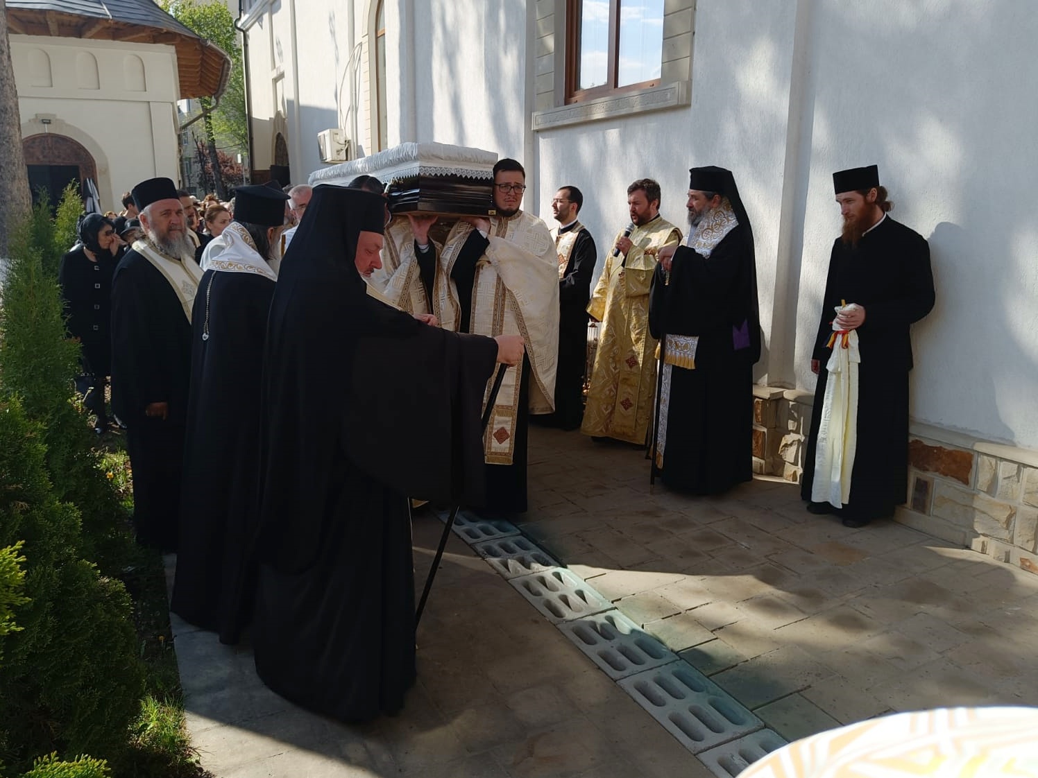 Părintele Ion Papuc de la Parohia „Sfântul Gheorghe” Piatra Neamț a fost înmormântat la cimitirul Pietricica