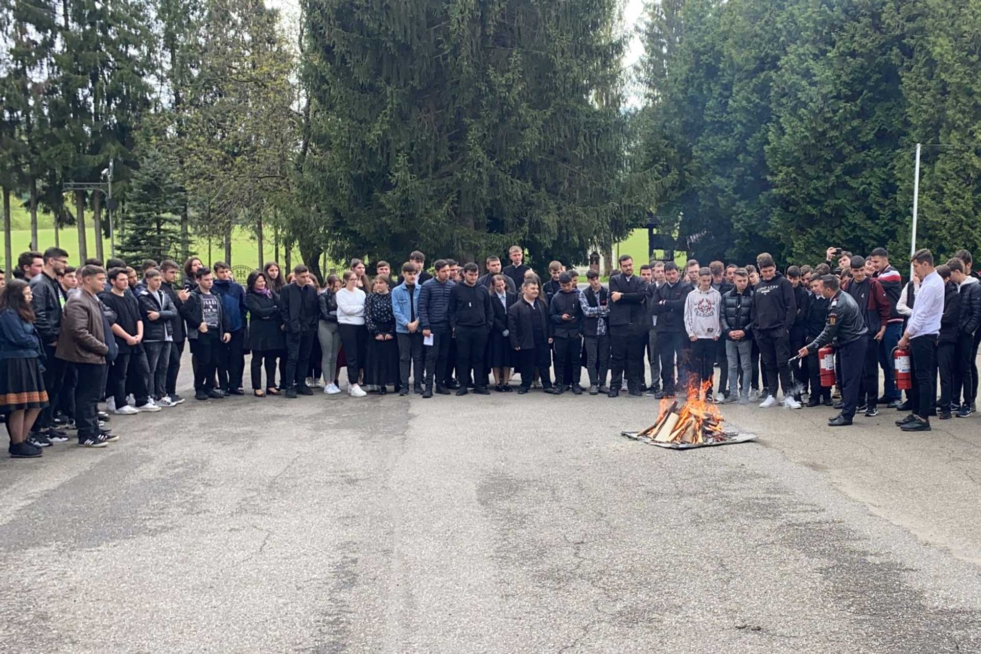 Instructaj PSI-SU la Seminarul Teologic Liceal Ortodox „Veniamin Costachi“ de la Mănăstirea Neamț