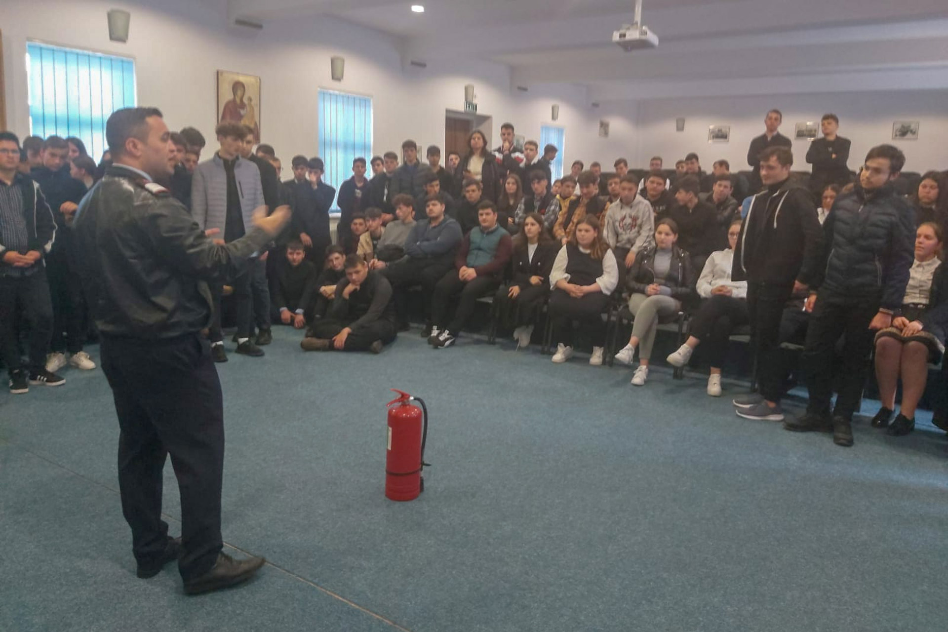 Instructaj PSI-SU la Seminarul Teologic Liceal Ortodox „Veniamin Costachi“ de la Mănăstirea Neamț