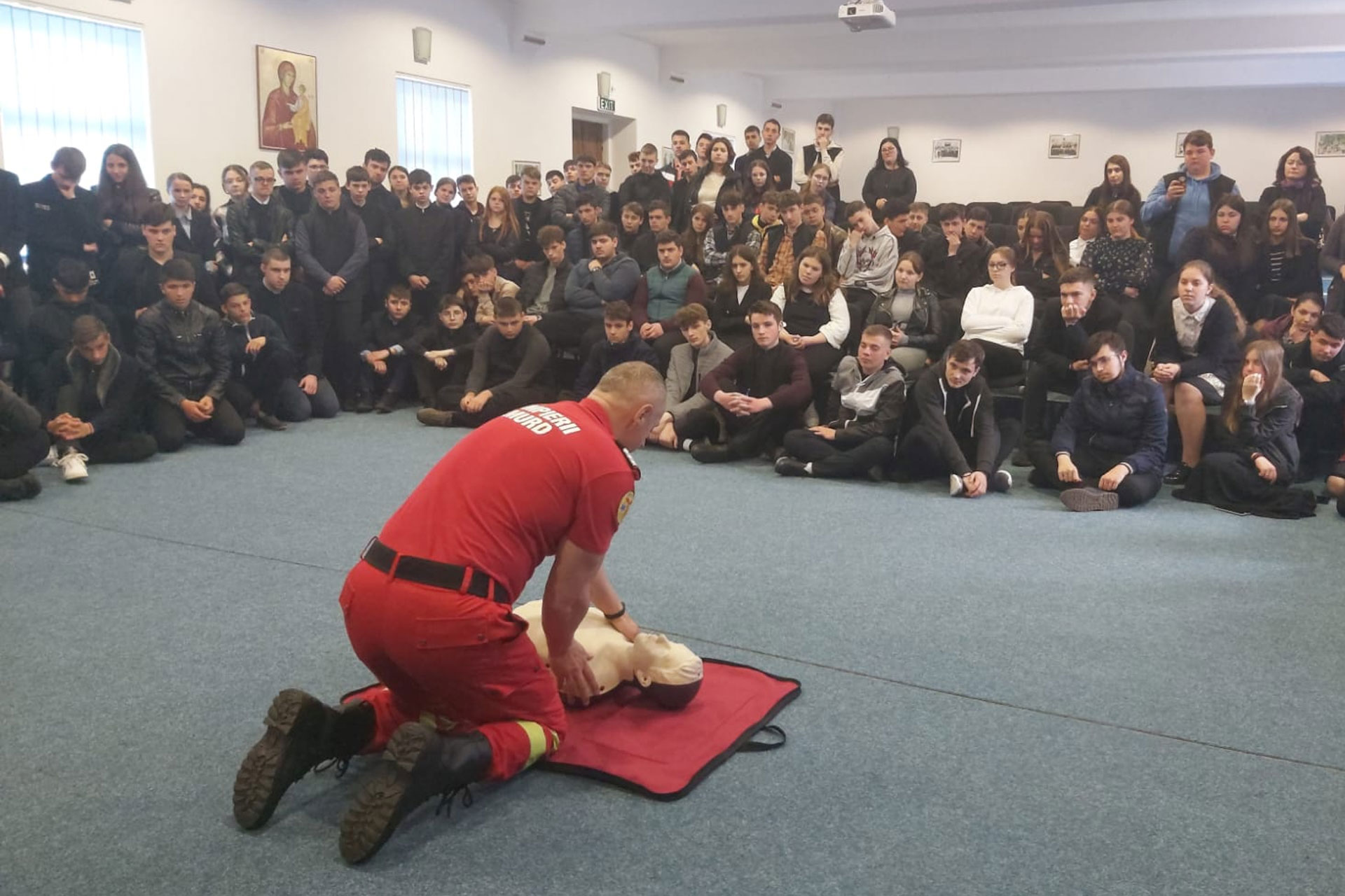 Instructaj PSI-SU la Seminarul Teologic Liceal Ortodox „Veniamin Costachi“ de la Mănăstirea Neamț