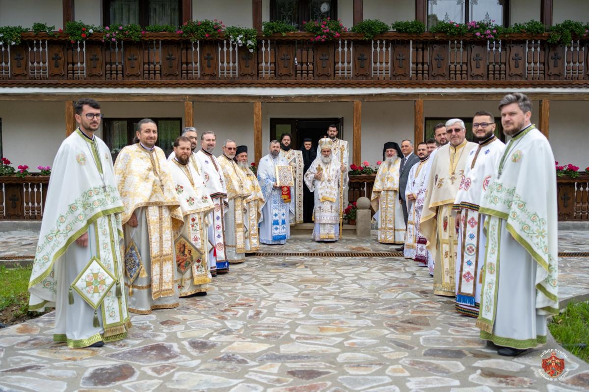 Prezență arhierească la Mănăstirea Măgura Ocnei, judeţul Bacău