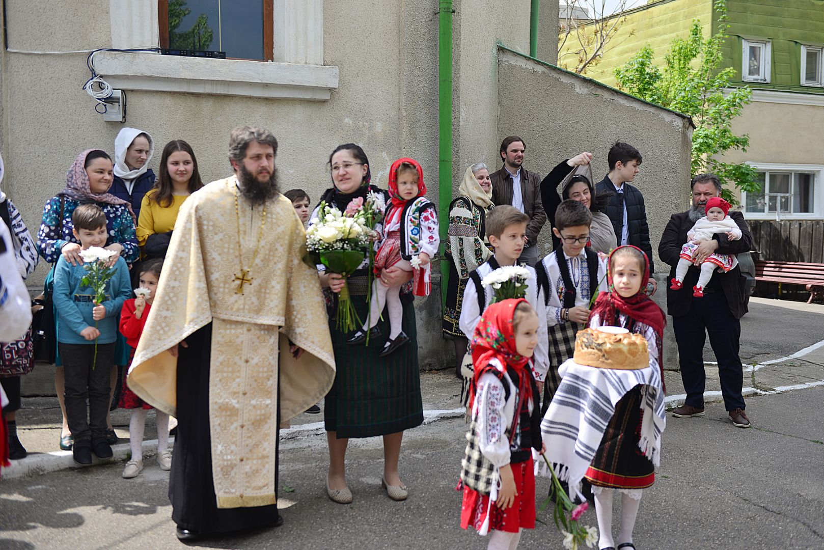 Părintele Mitropolit Teofan a săvârșit slujba Botezului pentru cel de-al optulea copil al familiei preotului Andrei Smeu