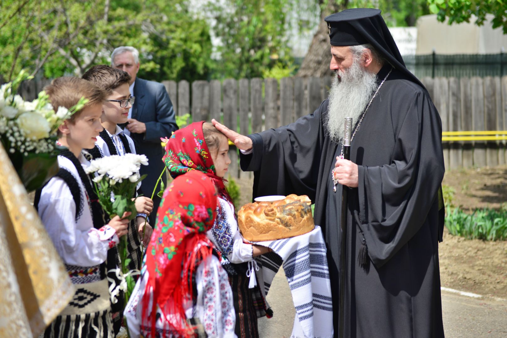 Părintele Mitropolit Teofan a săvârșit slujba Botezului pentru cel de-al optulea copil al familiei preotului Andrei Smeu