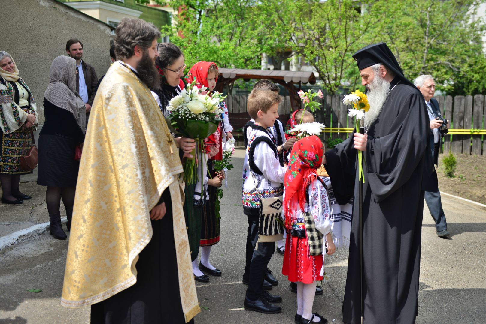 Părintele Mitropolit Teofan a săvârșit slujba Botezului pentru cel de-al optulea copil al familiei preotului Andrei Smeu