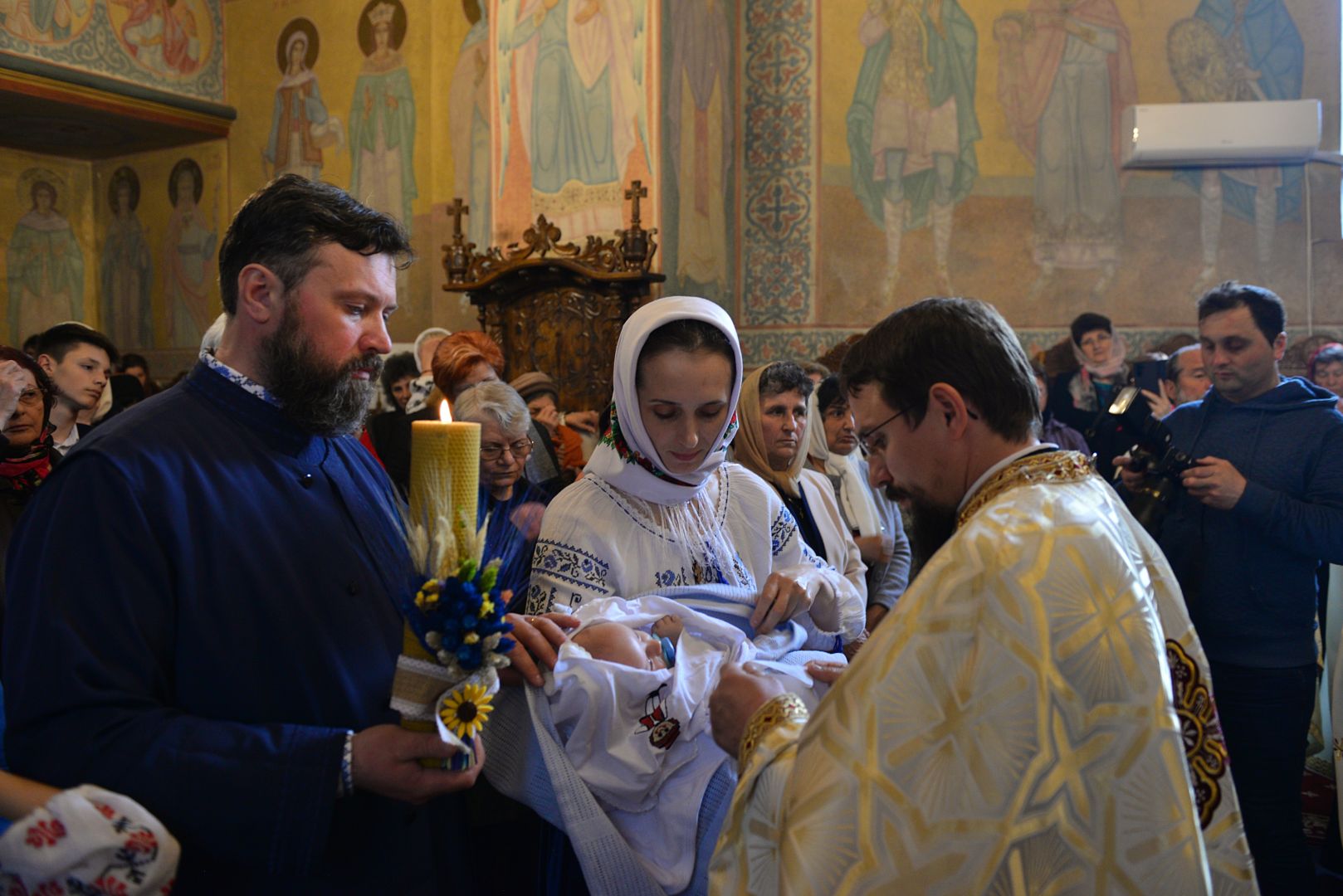 Părintele Mitropolit Teofan a săvârșit slujba Botezului pentru cel de-al optulea copil al familiei preotului Andrei Smeu