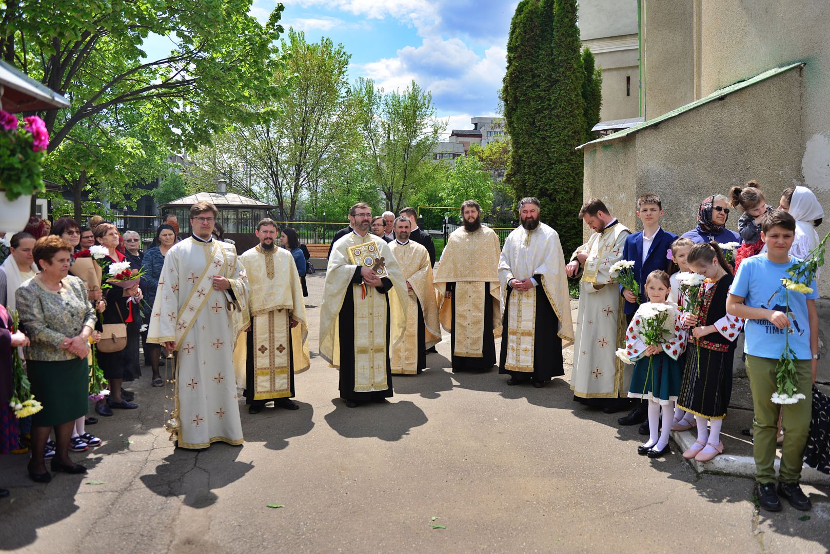 Părintele Mitropolit Teofan a săvârșit slujba Botezului pentru cel de-al optulea copil al familiei preotului Andrei Smeu