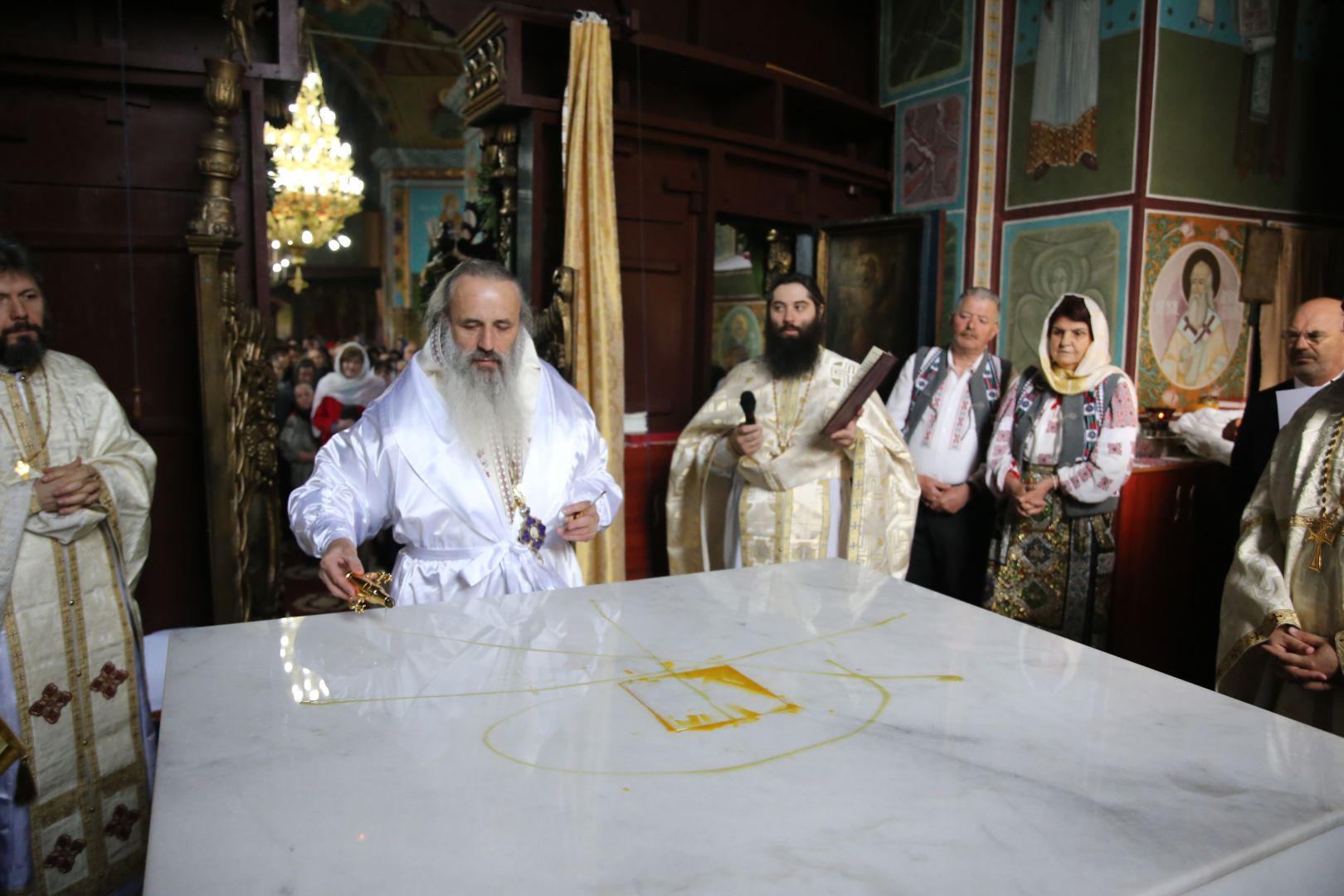 O biserică din 1849 a fost resfințită astăzi de Mitropolitul Moldovei și Bucovinei