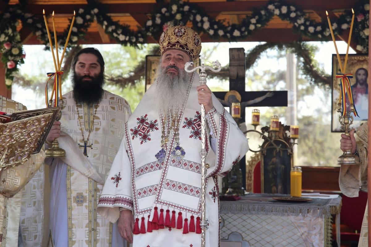 (Video) IPS Teofan: „În Biserică ne naștem prin Evanghelia Domnului Hristos”