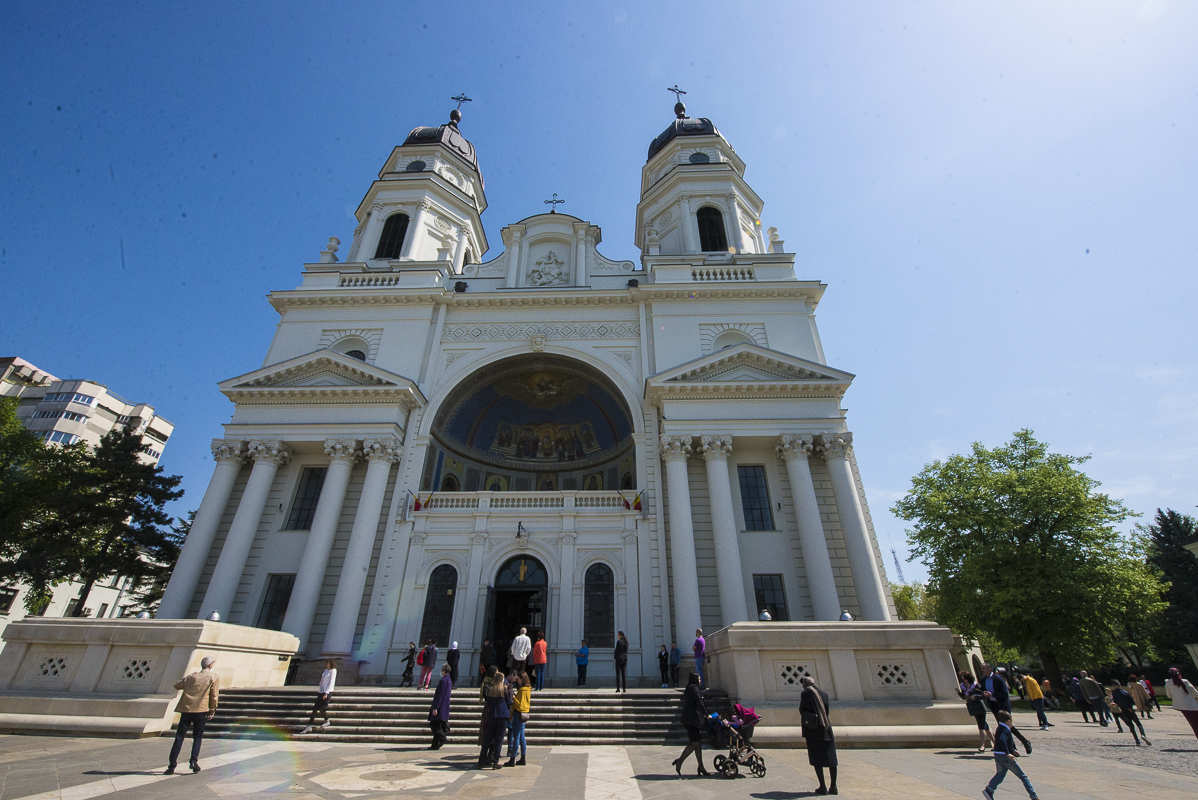 Preasfințitul Părinte Veniamin la Catedrală: „Ne împărtășim de prezența lui Hristos în viața noastră prin credință”