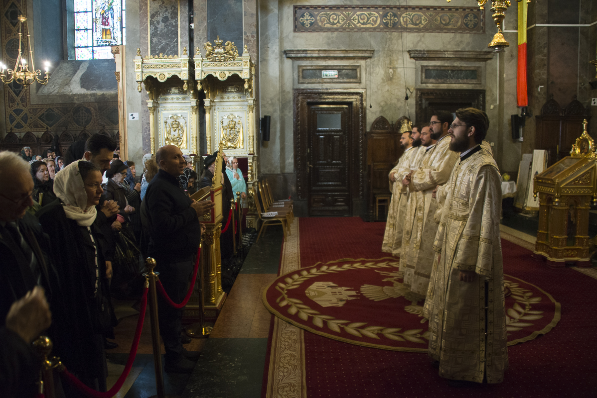 Preasfințitul Părinte Veniamin la Catedrală: „Ne împărtășim de prezența lui Hristos în viața noastră prin credință”