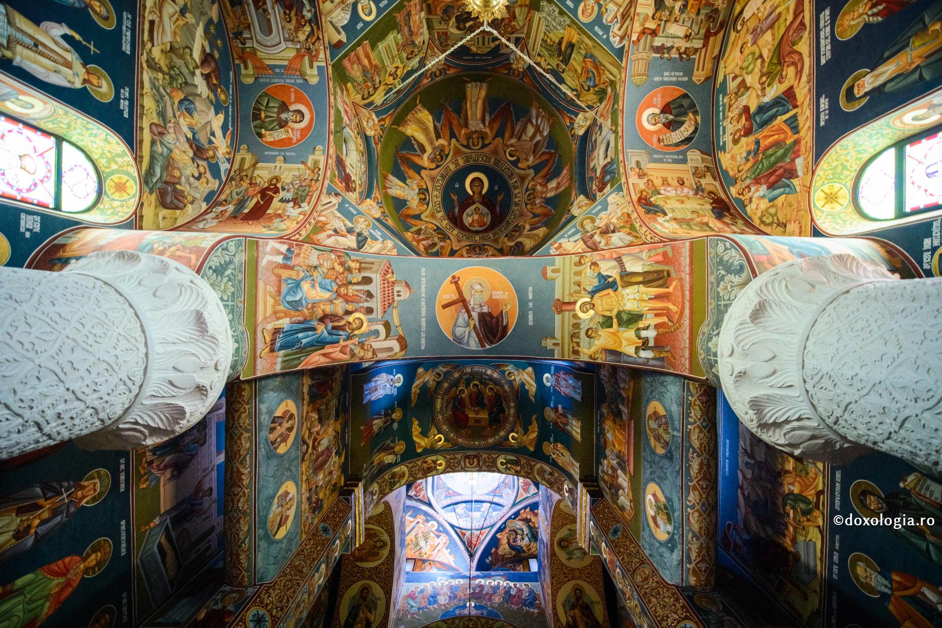 Considerați-i mereu pe ceilalți superiori vouă!