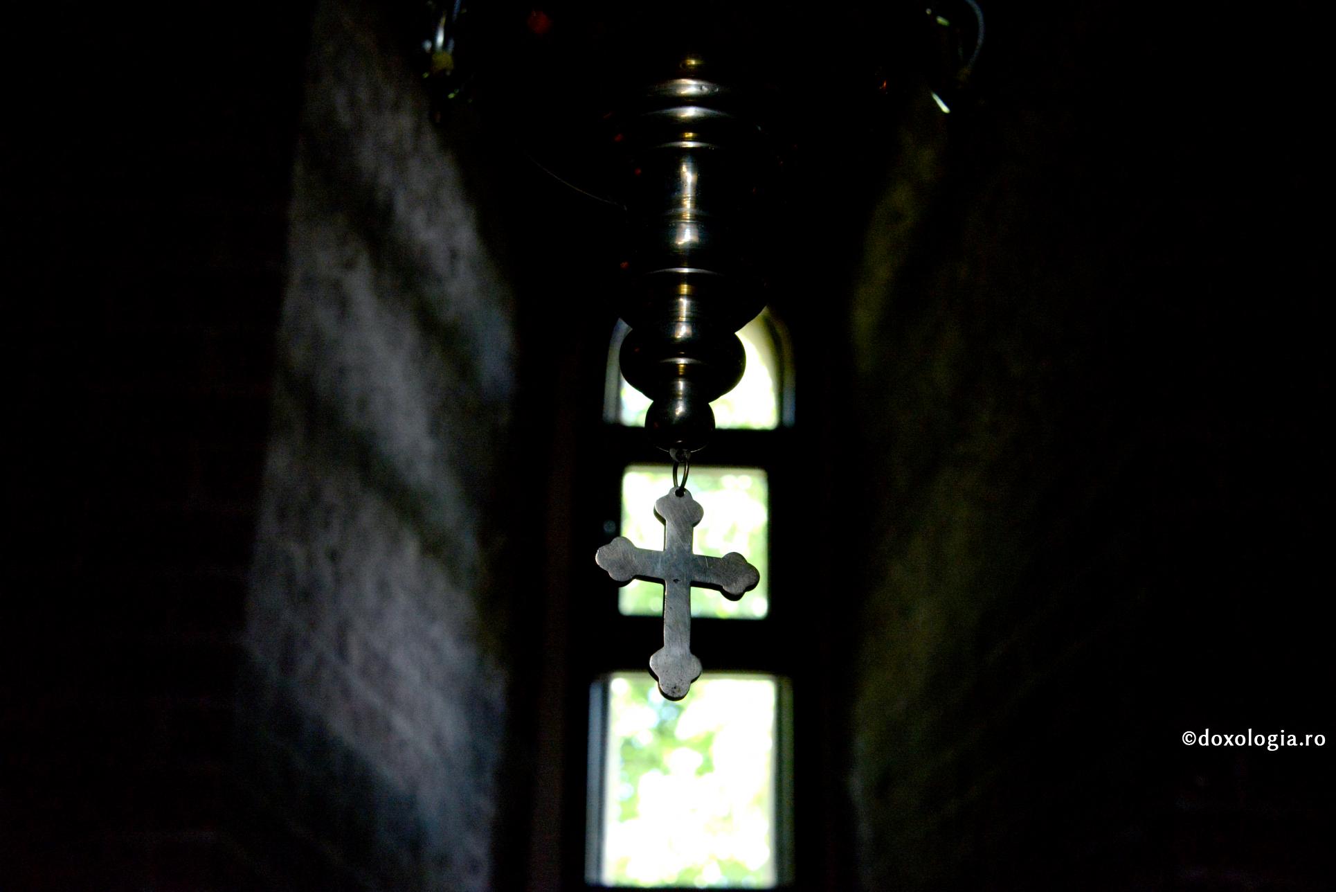 Inimile fiilor oamenilor sunt descoperite înaintea Domnului