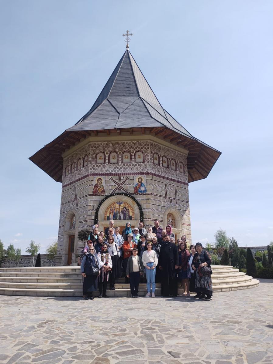 Beneficiarii Centrului de socializare „Osana” din Bacău, în pelerinaj