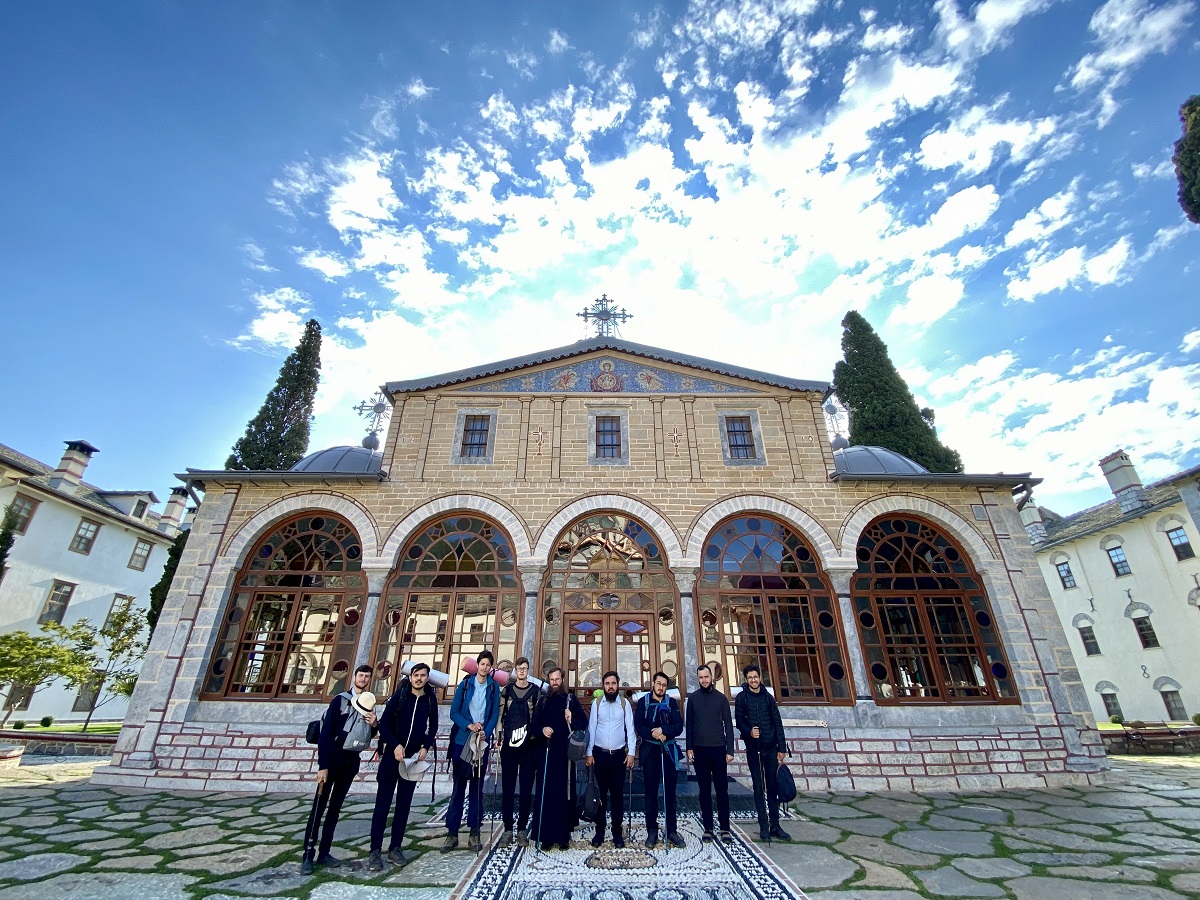 Pelerini prin Sfântul Munte