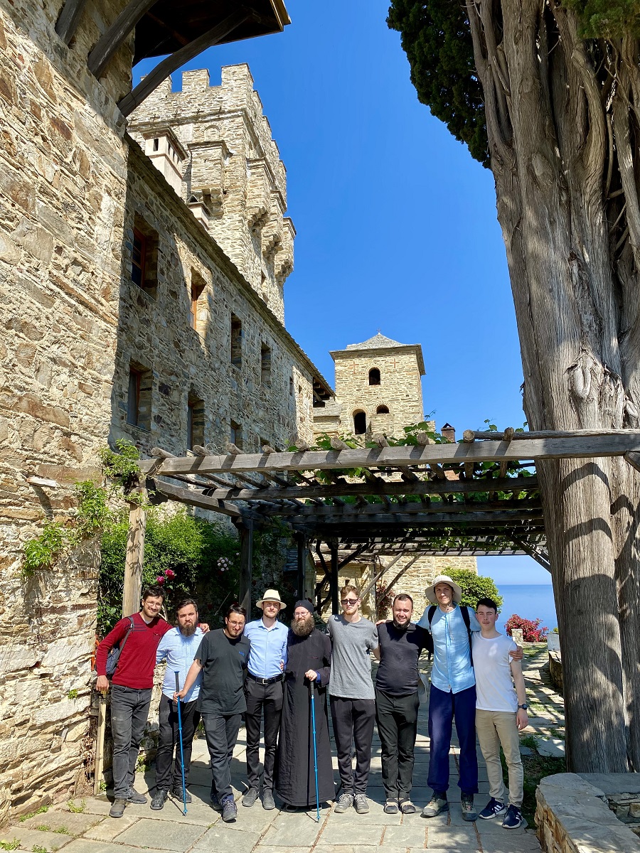 Pelerini prin Sfântul Munte