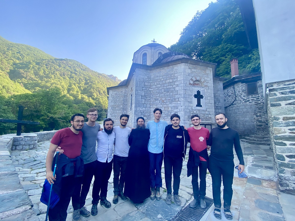 Pelerini prin Sfântul Munte