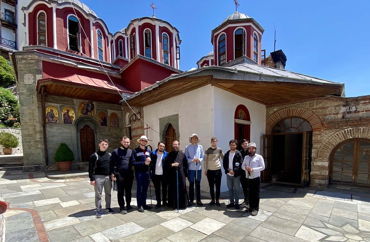 Pelerini prin Sfântul Munte