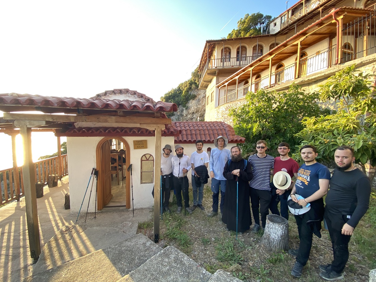 Pelerini prin Sfântul Munte