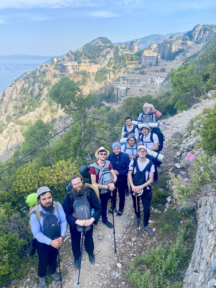 Pelerini prin Sfântul Munte