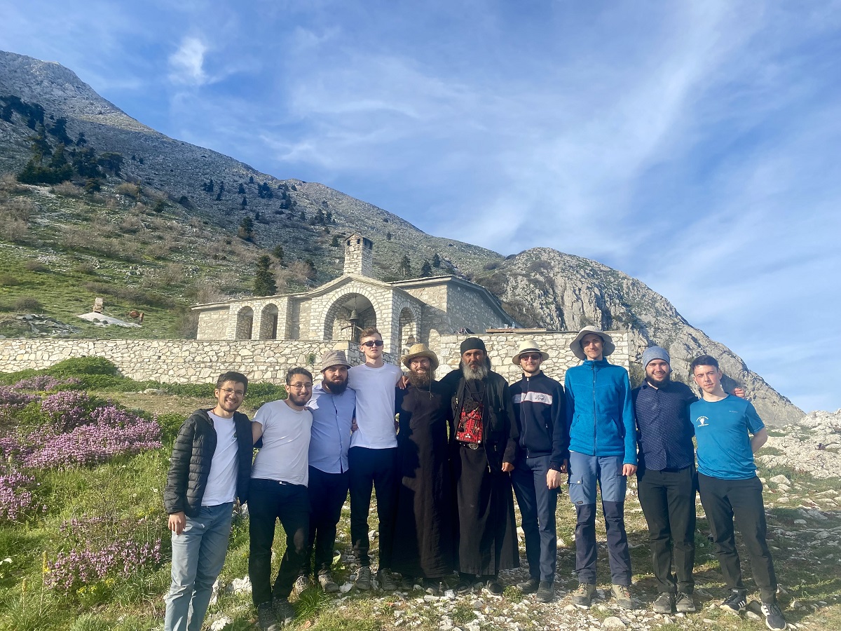 Pelerini prin Sfântul Munte