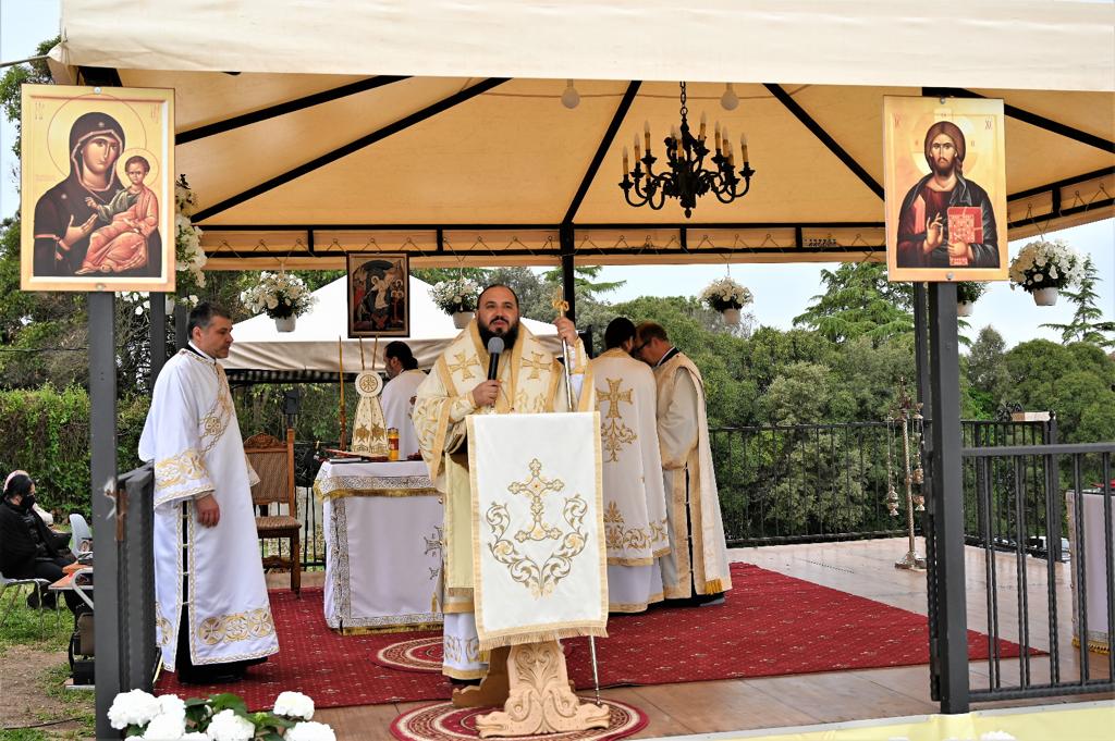 Foto: episcopia-italiei.it Duminica a doua după Paști la Centrul Eparhial de la Roma | Preasfințitul Părinte Atanasie de Bogdania împlinește patru ani de la hirotonia întru Arhiereu