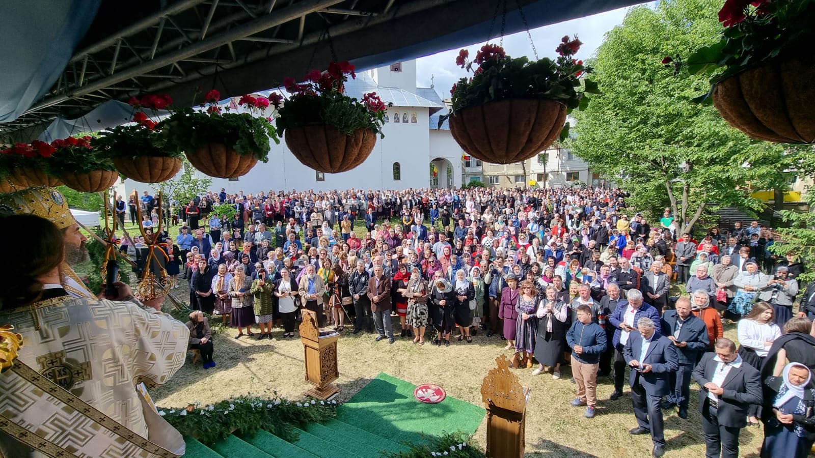 Pictura Bisericii „Sfinții Împărați” din Dorohoi a fost sfințită