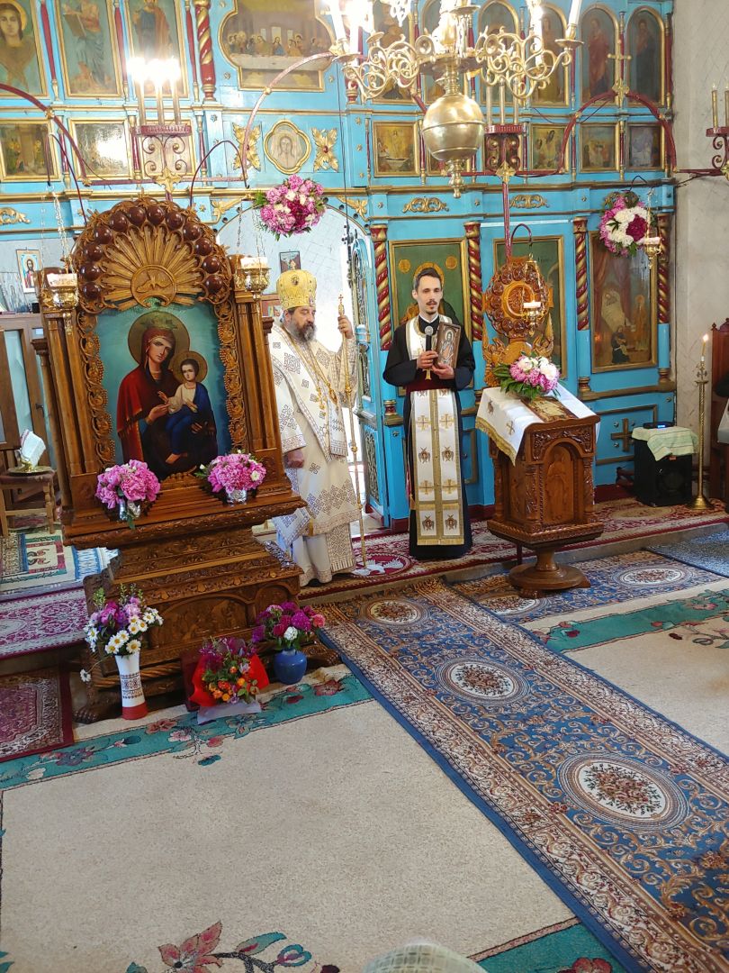 Slujbă arhierească la Parohia ieșeană Vulturi