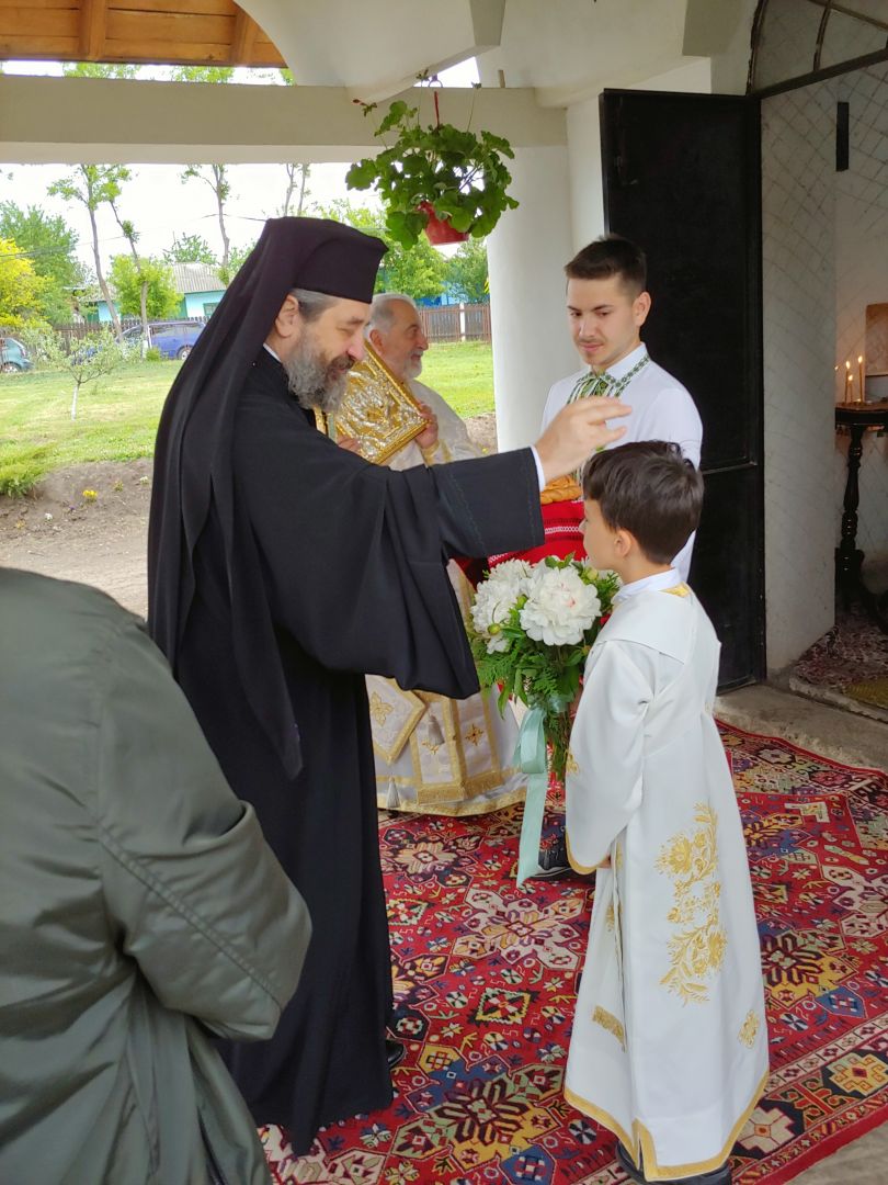 Slujbă arhierească la Parohia ieșeană Vulturi