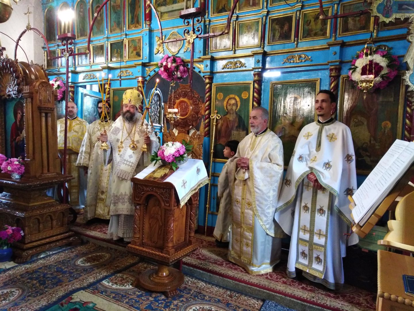 Slujbă arhierească la Parohia ieșeană Vulturi