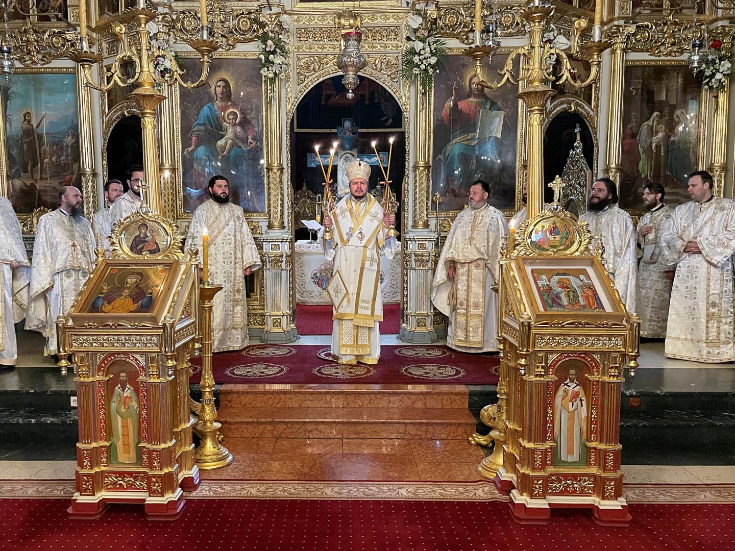 Preasfințitul Părinte Veniamin la Catedrală: „Ne împărtășim de prezența lui Hristos în viața noastră prin credință”