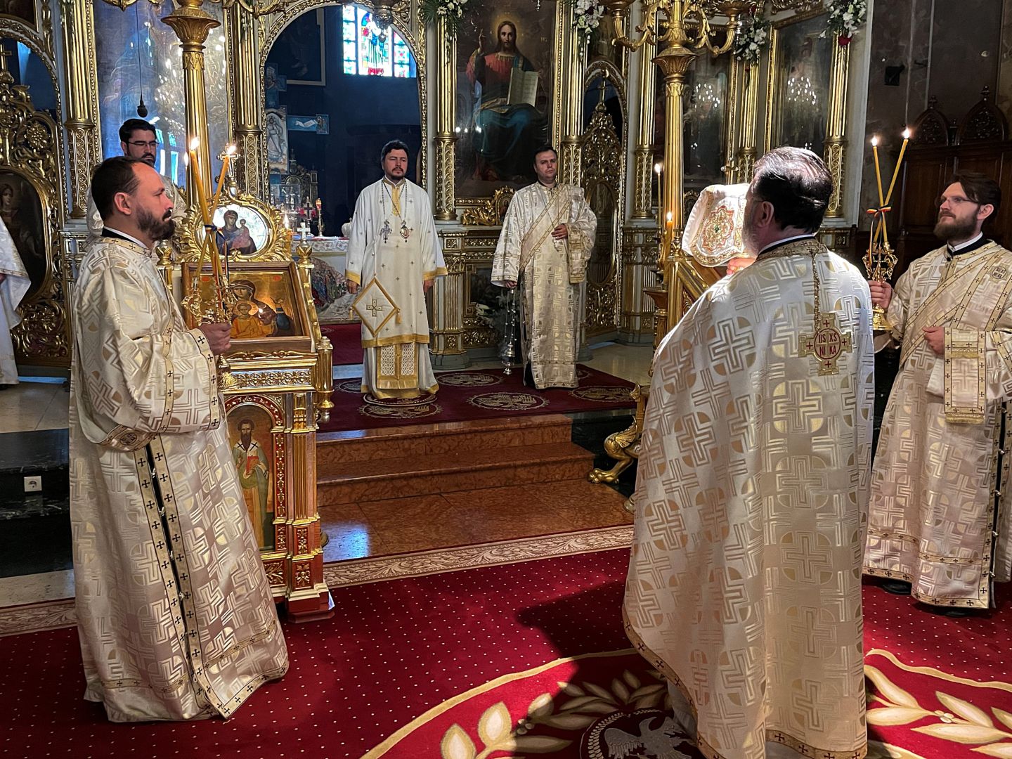 Preasfințitul Părinte Veniamin la Catedrală: „Ne împărtășim de prezența lui Hristos în viața noastră prin credință”