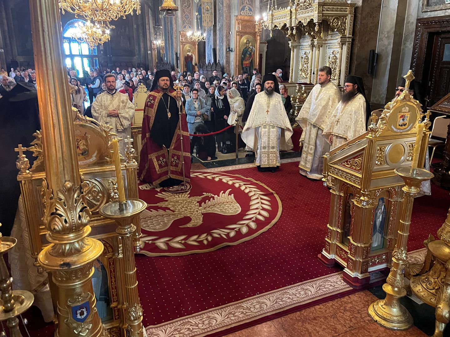 Preasfințitul Părinte Veniamin la Catedrală: „Ne împărtășim de prezența lui Hristos în viața noastră prin credință”