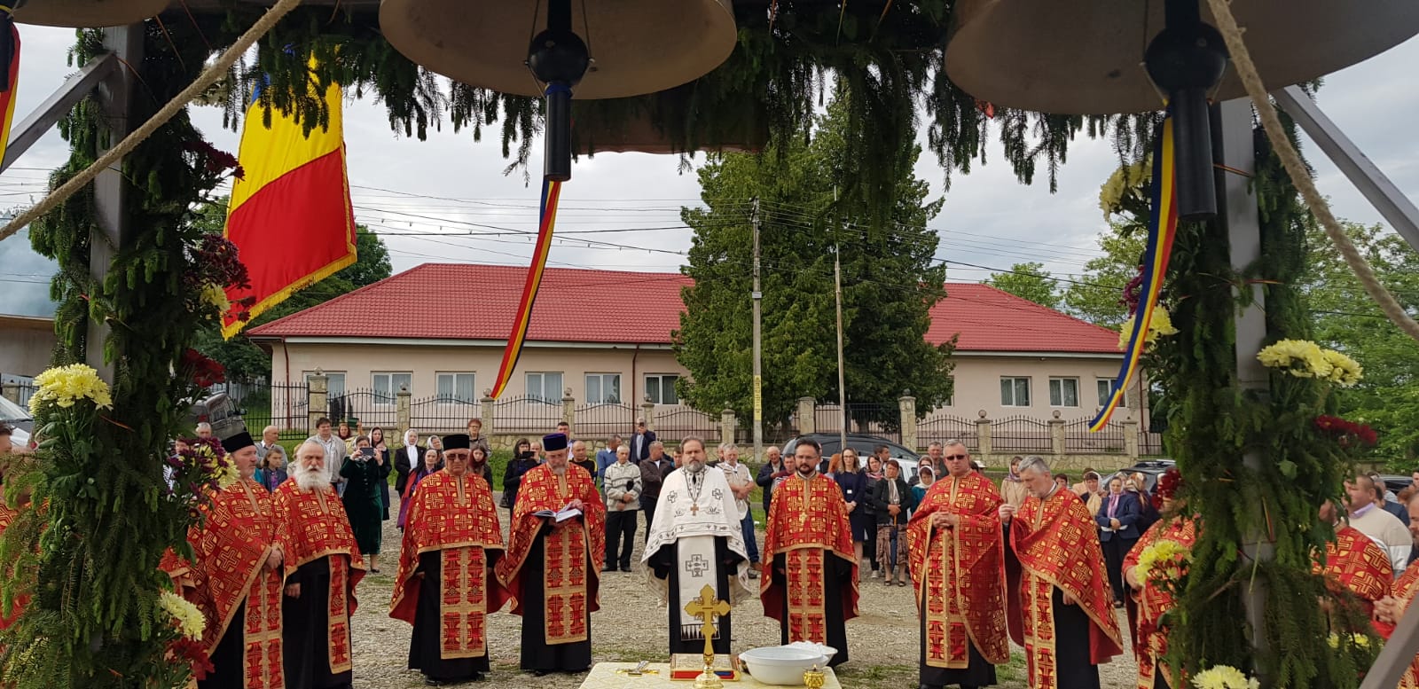 Sfințire de clopote noi în Protopopiatul Târgu Neamț