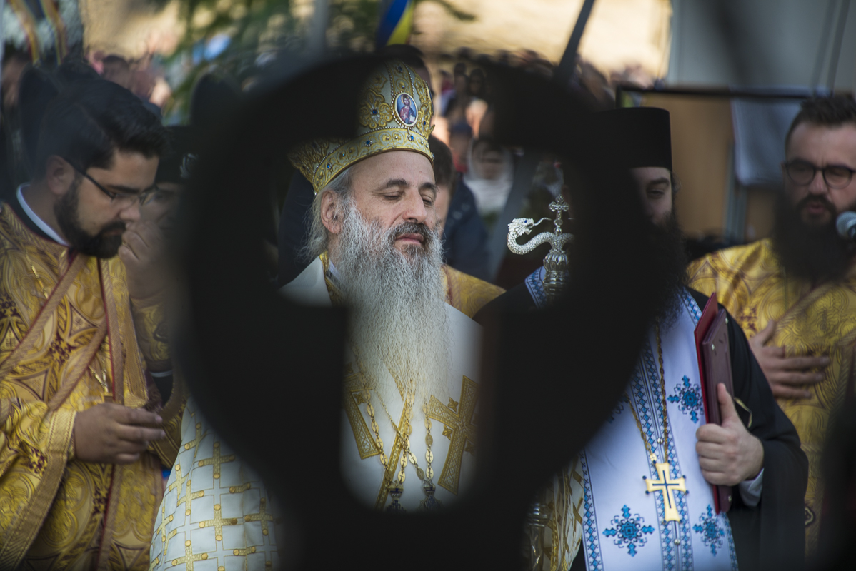 Șase ierarhi prezenți la slujbele de sfințire și binecuvântare ale ansamblului monahal de la Frumoasa