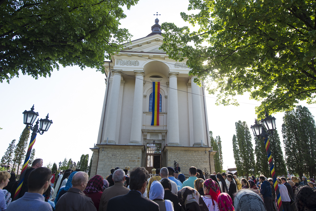 Șase ierarhi prezenți la slujbele de sfințire și binecuvântare ale ansamblului monahal de la Frumoasa