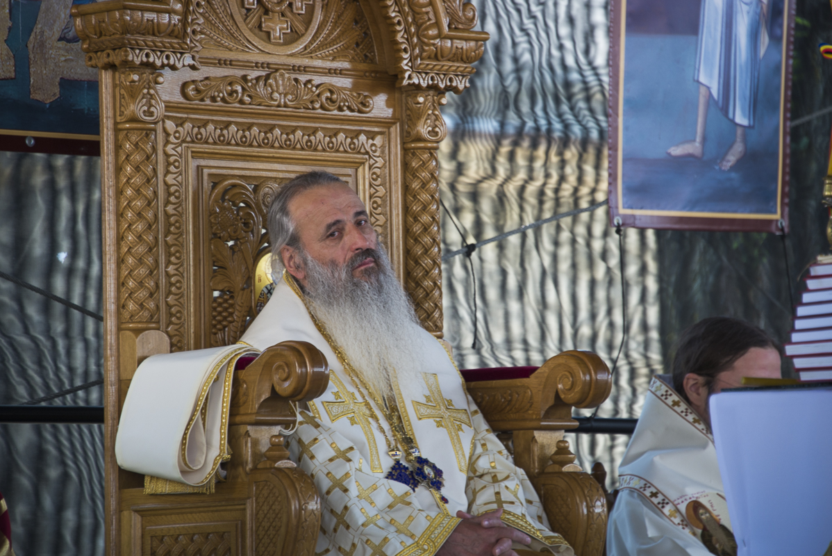 Șase ierarhi prezenți la slujbele de sfințire și binecuvântare ale ansamblului monahal de la Frumoasa