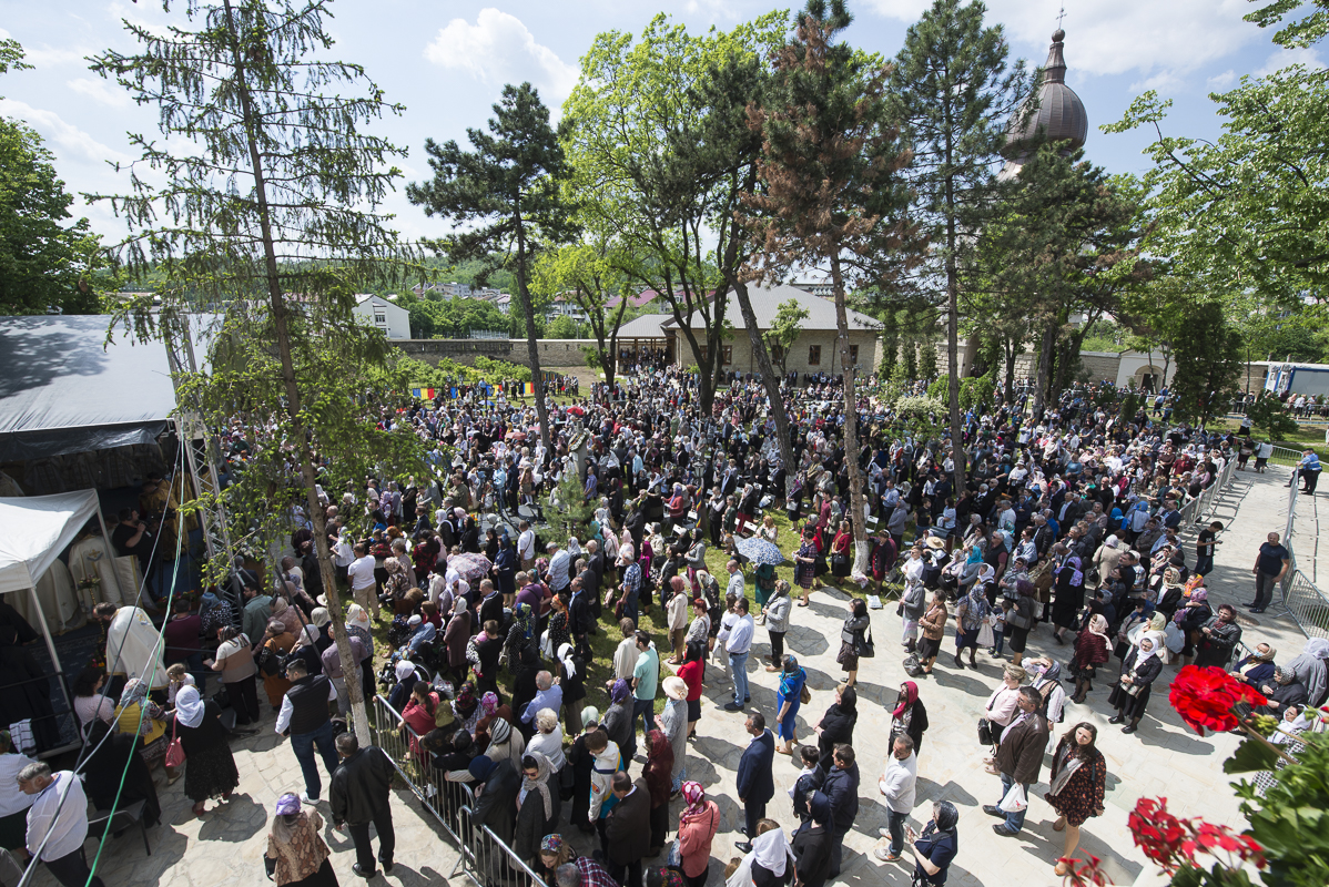 Șase ierarhi prezenți la slujbele de sfințire și binecuvântare ale ansamblului monahal de la Frumoasa