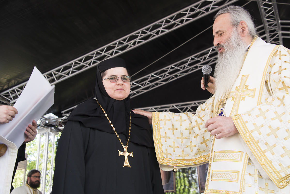 Șase ierarhi prezenți la slujbele de sfințire și binecuvântare ale ansamblului monahal de la Frumoasa